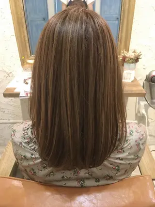 ミディアム カラー よこもり あいのヘアスタイル