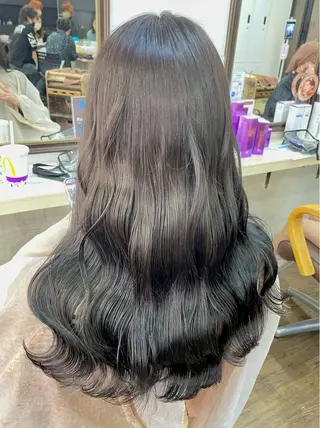 ロング カラー 横浜🦋ハイトーン 🫐シャドウルーツのヘアスタイル