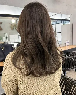 ミディアム カラー くせっ毛カット タツヤのヘアスタイル