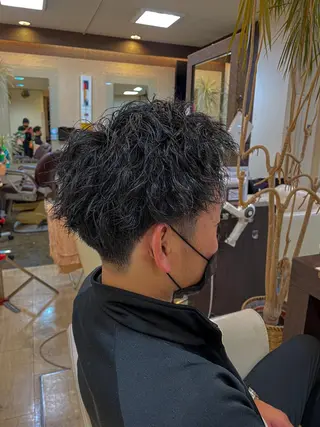 ショート パーマ メンズ メンズパーマ 赤司 泰樹のヘアスタイル