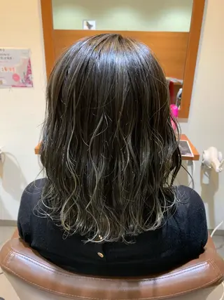 ミディアム カラー 蓮見  友里のヘアスタイル