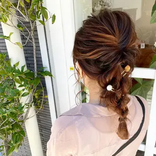 セミロング カラー ヘアアレンジ 鴫原 亜弥のヘアスタイル