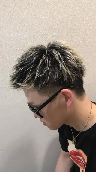 ショート ハイトーン髪質改善 家中貴典のヘアスタイル