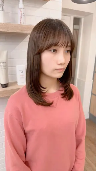 ミディアム カラー パーマ ヘアアレンジ メンズ キッズ ネイル マツエク・マツパ アイブロウ レイヤーカット／顔周 りカット/縮毛矯正のヘアスタイル