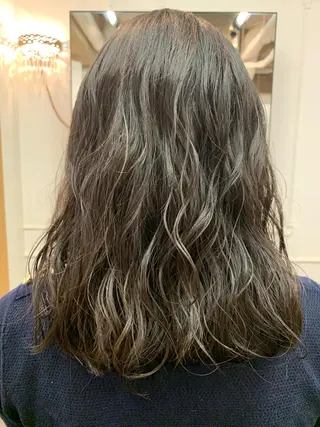 ミディアム パーマ mayu🤍 透明感カラーのヘアスタイル