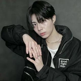 メンズ 曲がる縮毛矯正 センターパート/翼のヘアスタイル