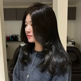 セミロング 盛れる透明感カラー・ momokaのヘアスタイル