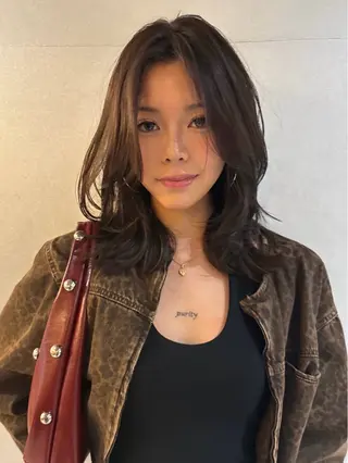セミロング レイヤーカット\ウル フ　chinatsuのヘアスタイル