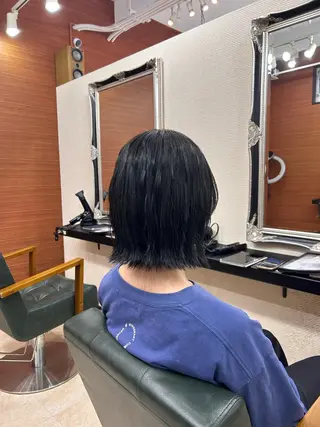 ショート カラー 山本 あやめ子のヘアスタイル
