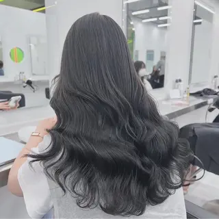 カラー 🪽ハイトーン🏹 ブリーチ🫧海志🍿のヘアスタイル
