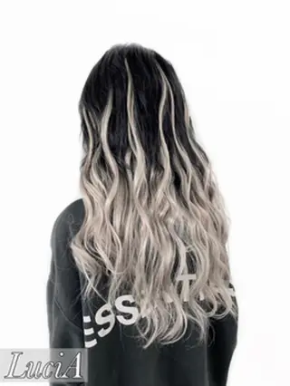 ロング カラー ヘアアレンジ LuciA エクステカラーのヘアスタイル