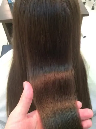 ロング カラー 岡本 智次のヘアスタイル