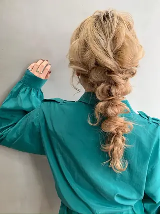 セミロング ヘアアレンジ yui .のヘアスタイル