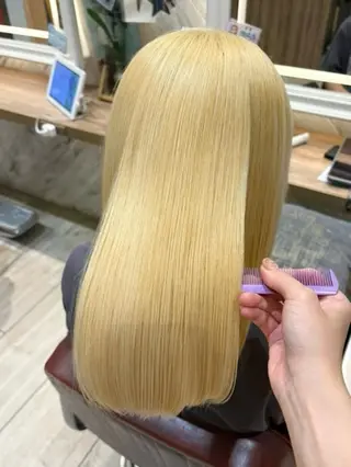セミロング カラー ハイトーンカラー シールエクステのヘアスタイル