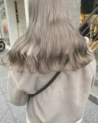セミロング カラー ヘアアレンジ ネイル マツエク・マツパ ハイトーンボブ 前田 表参道 グレージュのヘアスタイル