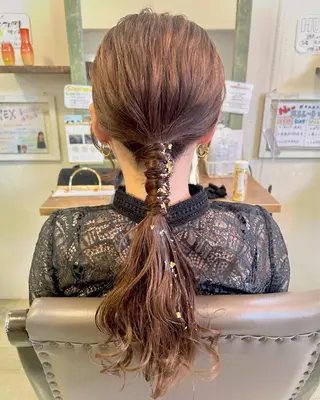 セミロング ヘアアレンジ 拝頭　奈枝 Beretのヘアスタイル