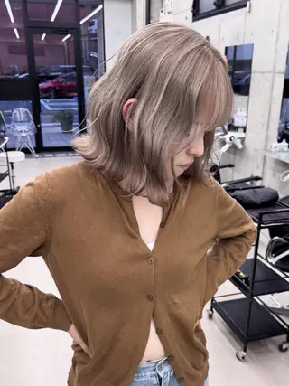 カラー Asami／名古屋／ ハイトーン／デザインのヘアスタイル
