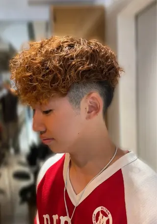 カラー パーマ メンズ フェザーパーマ/ スペインカールのヘアスタイル