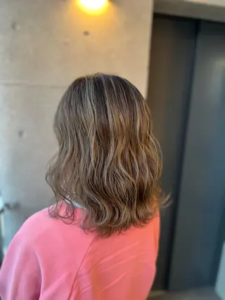 ミディアム カラー 吉野 瑳桜のヘアスタイル