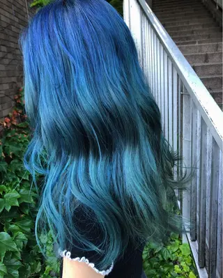 ロング アートディレクター ワダヒサノリのヘアスタイル