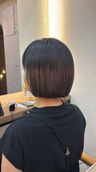 ショート カラー レイヤー✂︎ぷつボブ 艶カラー🤍noaのヘアスタイル