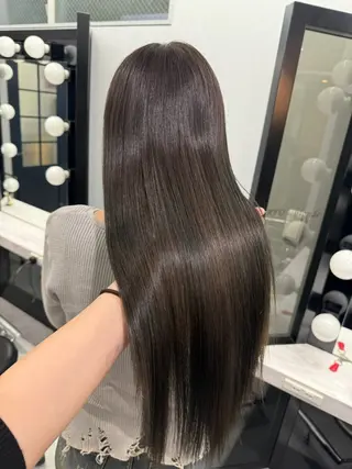 ロング カラー 岡留 愛美のヘアスタイル