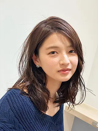 ミディアム 白髪ぼかしハイライト 💫ミネ　ヒロシのヘアスタイル