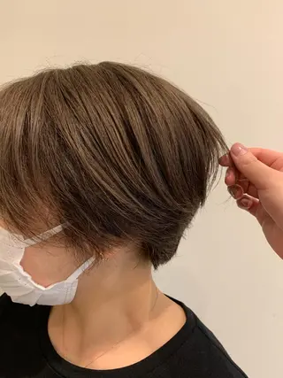 ショート om's poka 伊藤百花のヘアスタイル