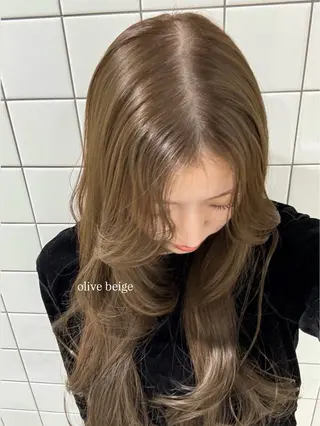 ロング toko / ブリーチなしカラーのヘアスタイル