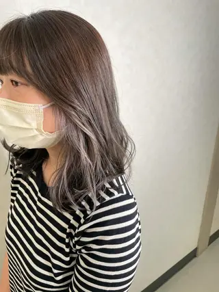 ミディアム カラー 平田 怜のヘアスタイル