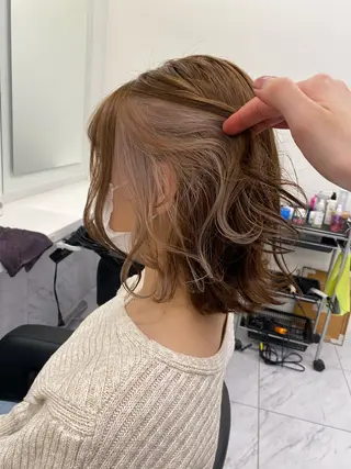 カラー ブリーチ縮毛矯正加藤 赤み無し透明感ヘアのヘアスタイル