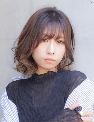 ミディアム カラー 須賀 知穂のヘアスタイル