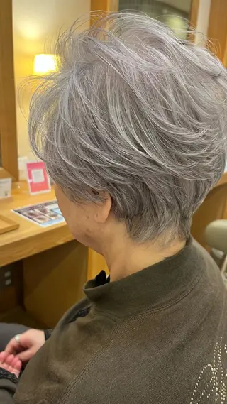 ショート カラー 浅井 理恵のヘアスタイル