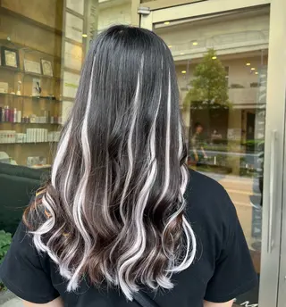 ルナ|縮毛矯正 ×デザインカラー🥝のヘアスタイル