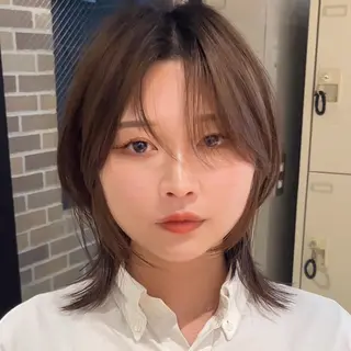 ミディアム ウルフ/レイヤー/ ブリーチカラーのヘアスタイル