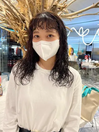 セミロング カラー パーマ ヘアアレンジ メンズ キッズ ネイル マツエク・マツパ mana 暖色カラーカットのヘアスタイル
