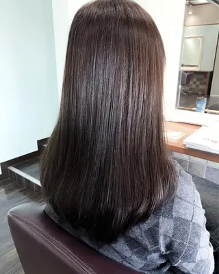 ロング 秋月 亜耶のヘアスタイル