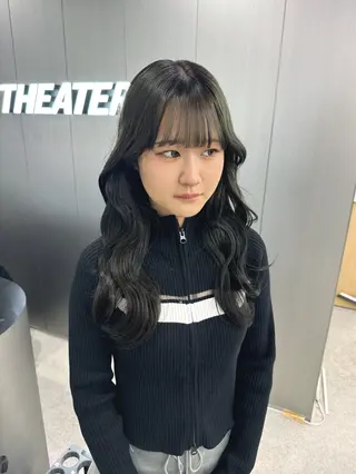 ロング カラー 暗髪🩶ラベンダー/ ブルー/ユウナ🤍のヘアスタイル