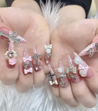 ネイル ヒユ ヒヨリのネイルデザイン