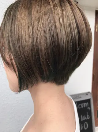 ショート カラー レイヤーカット匠 イソザキノリユキのヘアスタイル