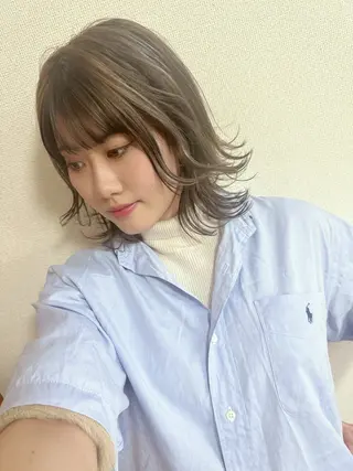 ミディアム レイヤー 艶々カラーのヘアスタイル