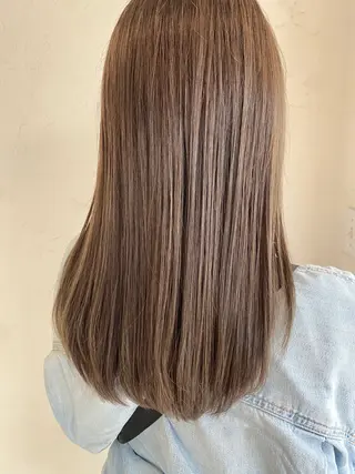 カラー 井上 歩美のヘアスタイル