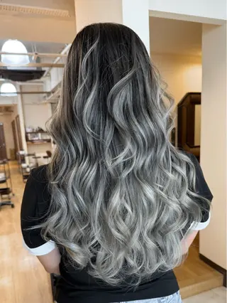 ロング カラー 白髪ぼかし バレイヤージュ志鎌のヘアスタイル