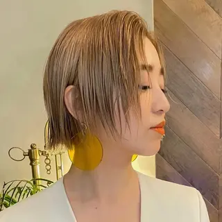 ショート カラー ブリーチ😼 ボブ✍️レイヤーのヘアスタイル