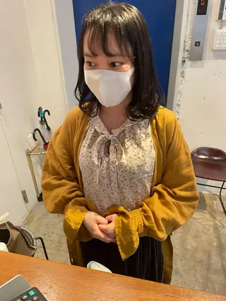 ミディアム カラー MIOベージュカラー 柔らかいカラーのヘアスタイル