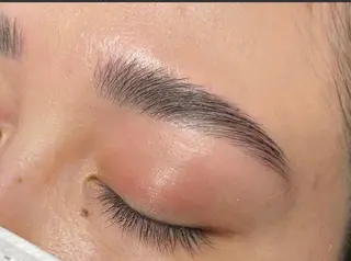 アイブロウ ツインクラブ 研修のネイルデザイン