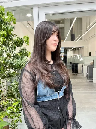 ロング ハイトーンカラー/ ケアブリーチのヘアスタイル