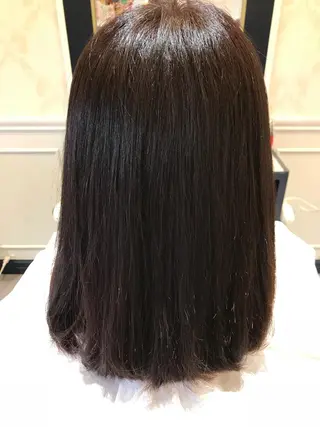 ミディアム カラー 粟田 めぐみのヘアスタイル