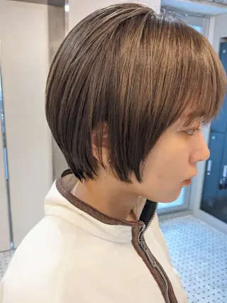 ショート カラー レイヤー べージュ 白石研太のヘアスタイル
