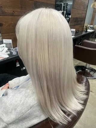 セミロング カラー 川辺 朱莉のヘアスタイル